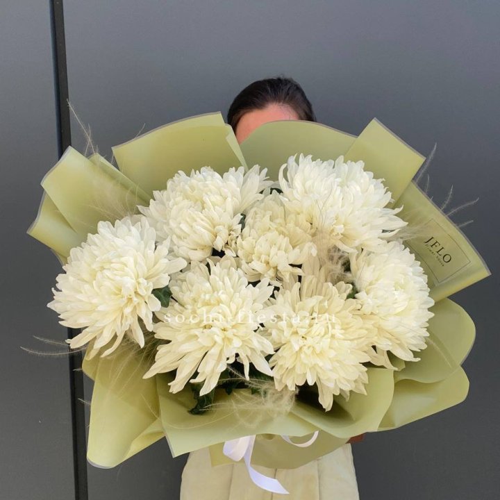 Букет одноголовых хризантем  в Красной Поляне