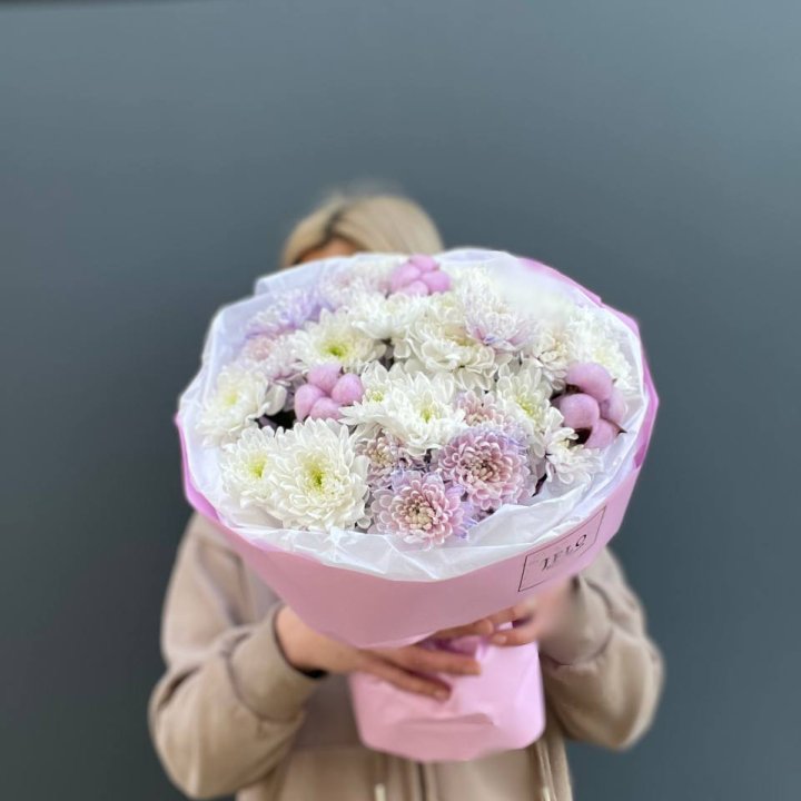 7 нежных хризантем с доставкой в Красной Поляне