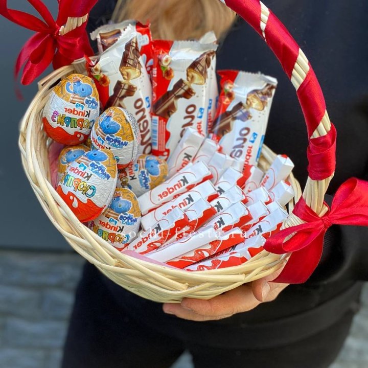 Корзина с киндерами  в Красной Поляне