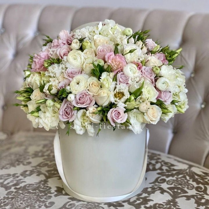 Цветочный бокс "LOVING" в Красной Поляне