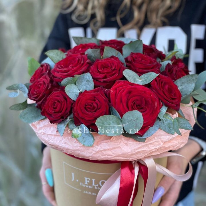 21 Красная роза в боксе №1 в Красной Поляне