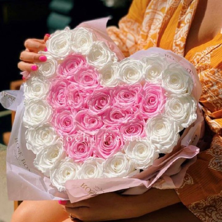 Бокс сердце с розами №2 в Красной Поляне