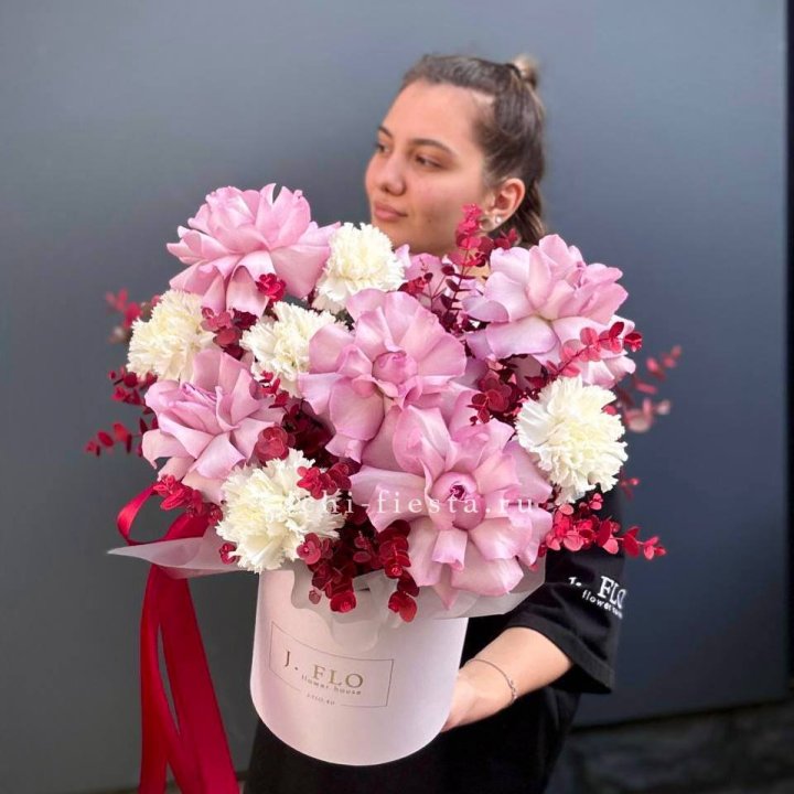 Бокс с французскими розами "Bella Vita" в Красной Поляне