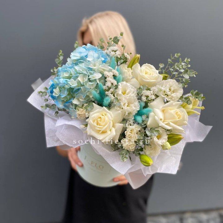 Цилиндр в голубых оттенках №1 в Красной Поляне