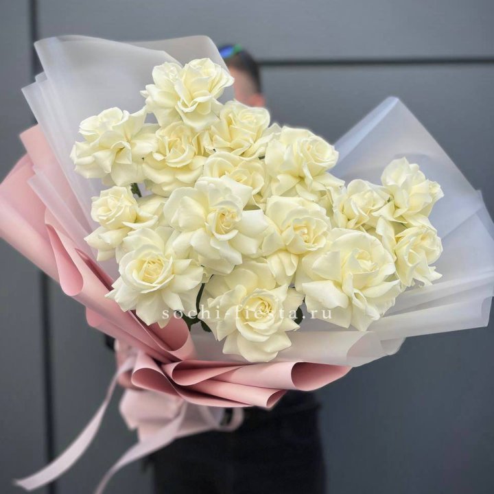 Букет из 15 французских роз Вайт дрим в Красной Поляне