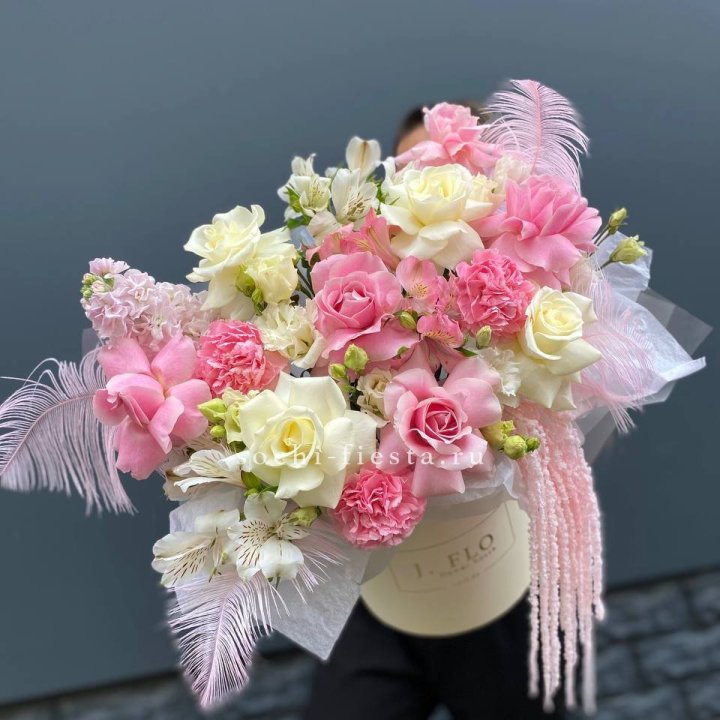 Дизайнерский бокс "Lovely" в Красной Поляне