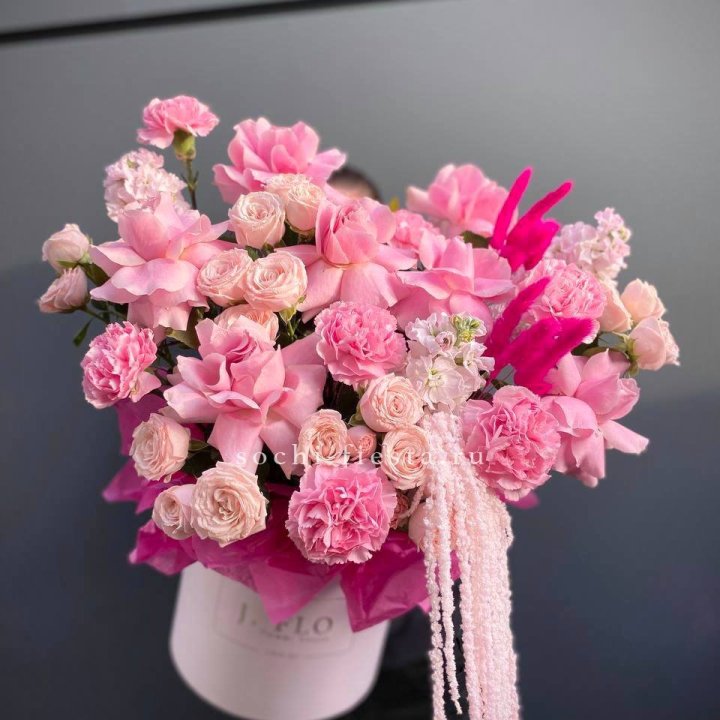 Цветочная коробка "Stella" с доставкой в Красной Поляне