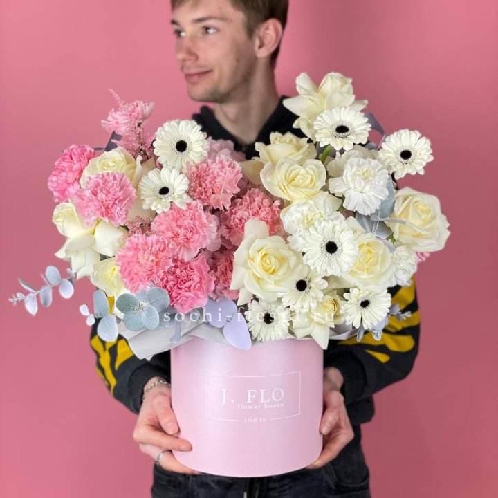 Дизайнерский бокс "Indira" с доставкой в Красной Поляне