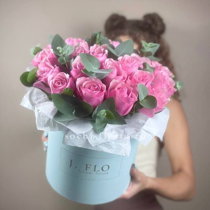 Бокс 27 роз в Красной Поляне