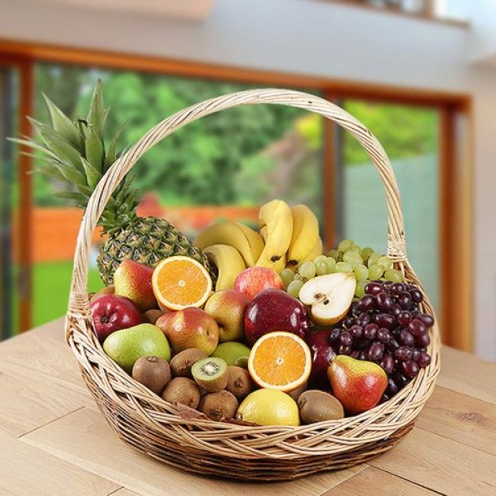 Фруктовая корзина №1 с доставкой в Красной Поляне