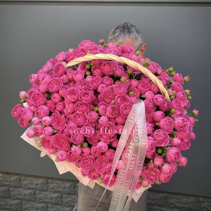 Корзина роз Мисти Баблс 151 в Красной Поляне