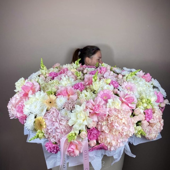 Корзина цветов «Rainbow» в Красной Поляне