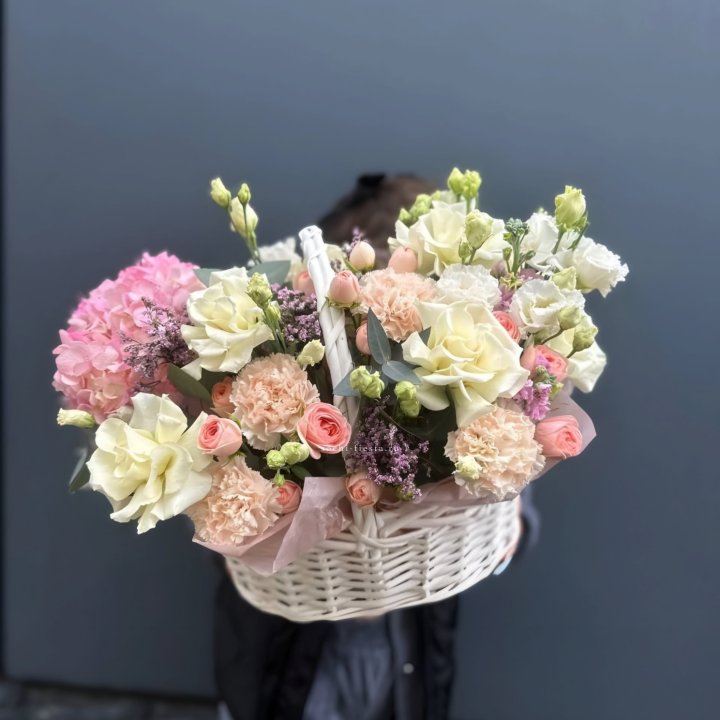 Цветочная корзина "Softness" в Красной Поляне
