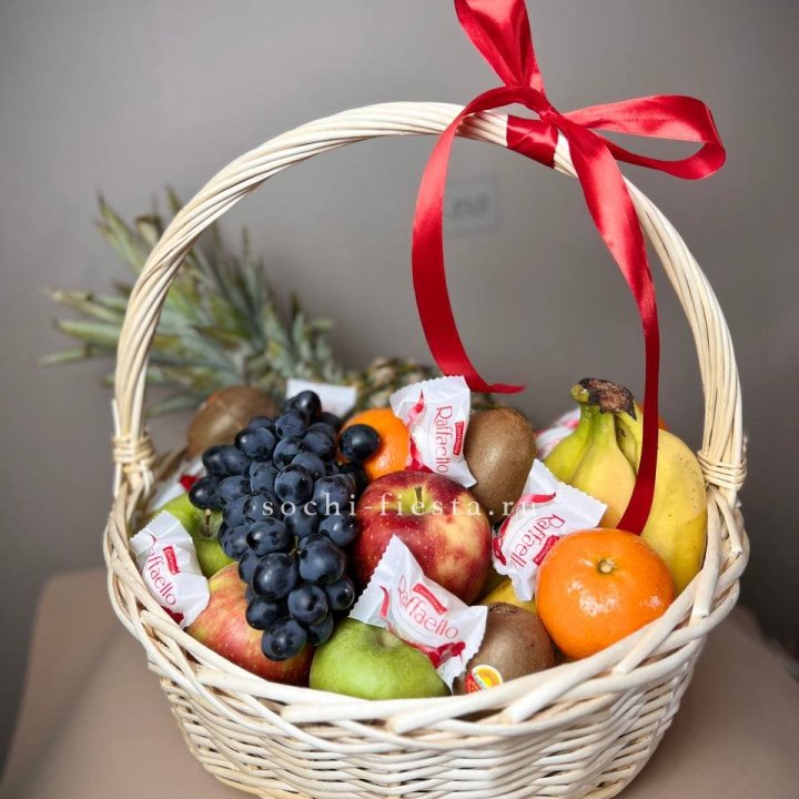 Фруктовая корзина №3 с доставкой в Красной Поляне
