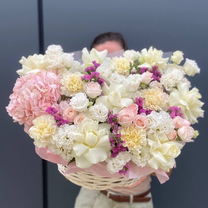 Корзина " Воздушная нежность" в Красной Поляне