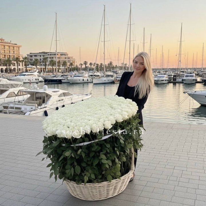 301 высокая роза в корзине в Красной Поляне