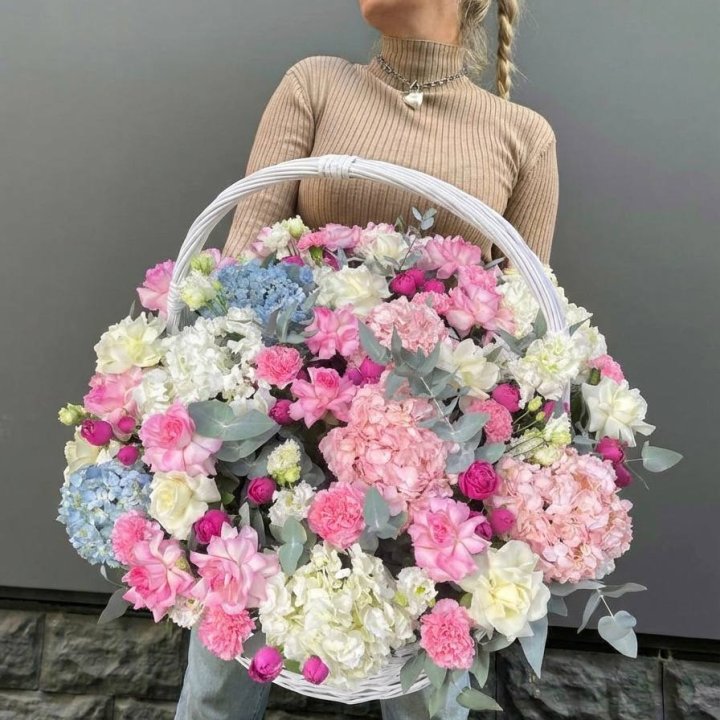 Цветочная корзина №3 с доставкой в Красной Поляне