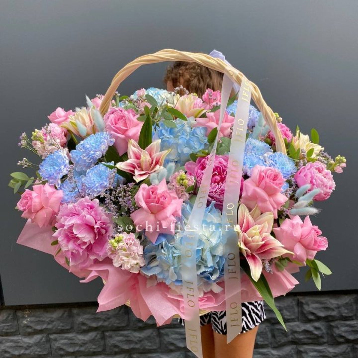 Яркая корзина "Летнее настроение" в Красной Поляне