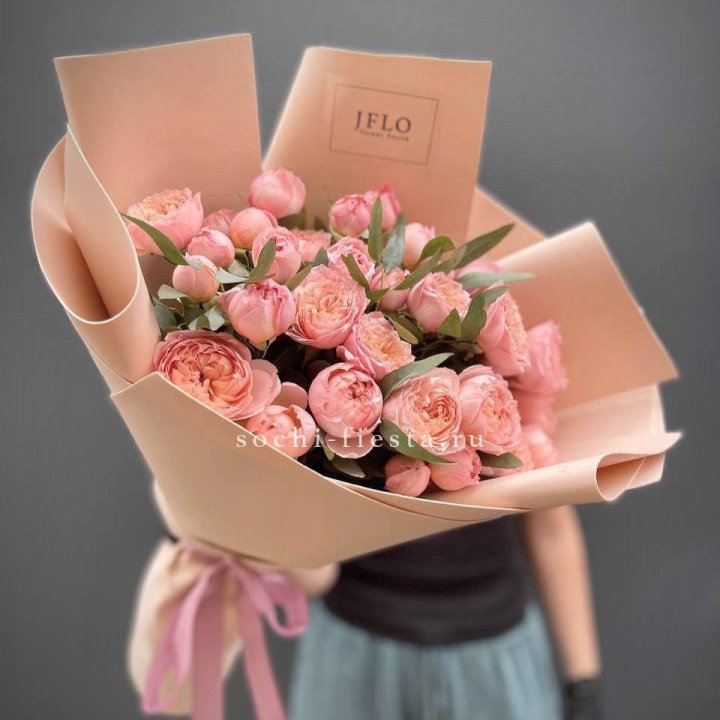 Букет из 9 кустовых роз Джульетта в Красной Поляне