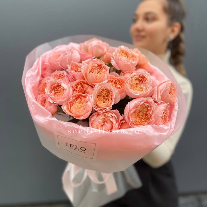 Букет из пионовидных роз Джульетта в Красной Поляне