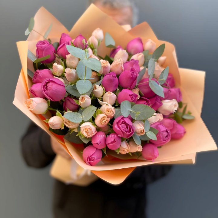 Букет кустовых роз Tenderness в Красной Поляне