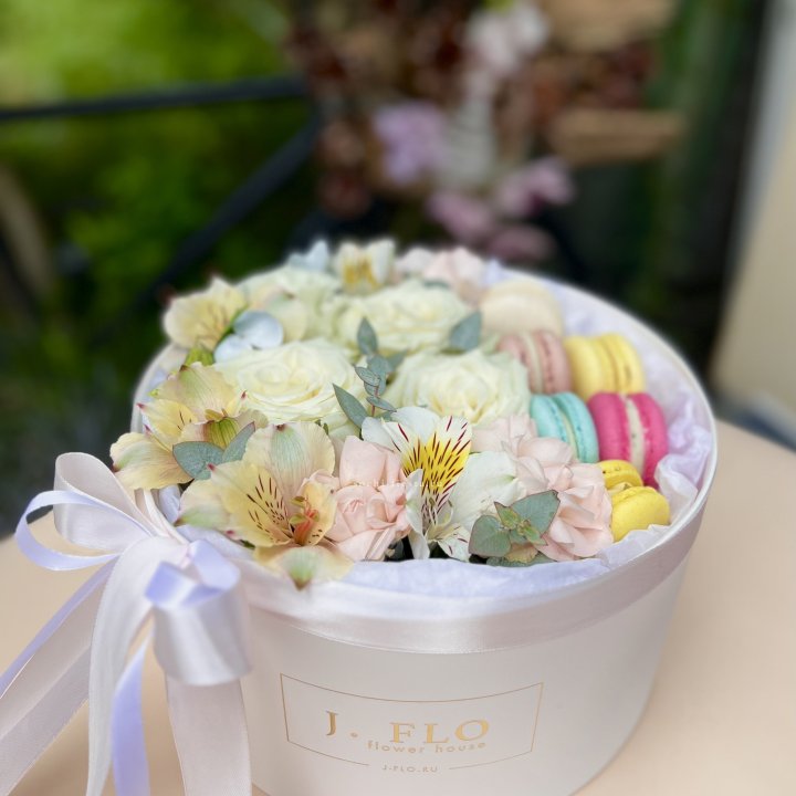 Цветочный бокс "Nika" с доставкой в Красной Поляне