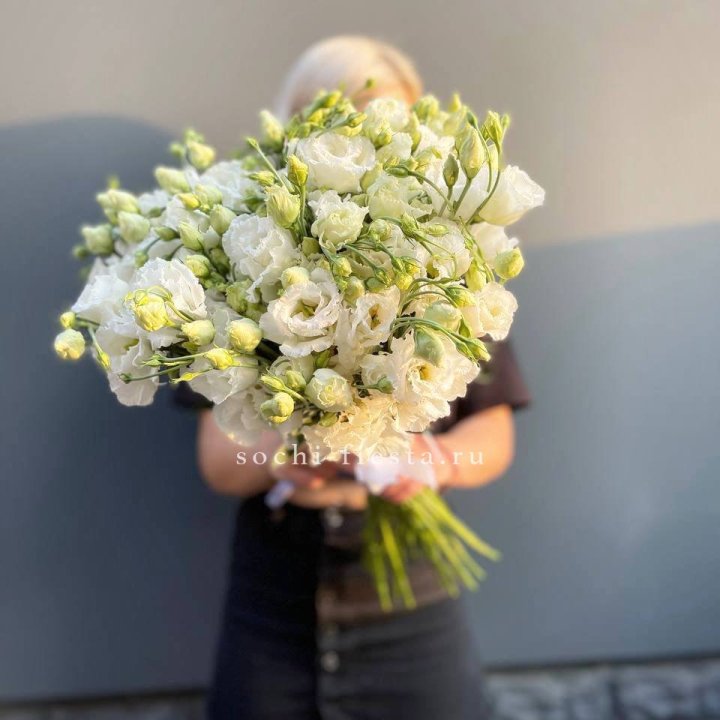 Букет эустом под ленту  в Красной Поляне