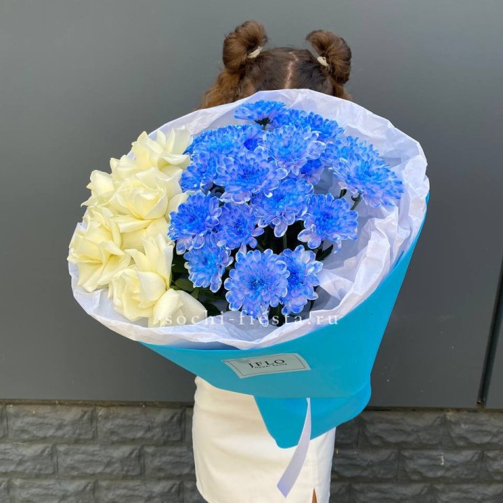 Дуо букет розы и хризантема в Красной Поляне