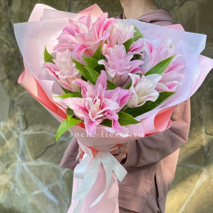 Букет пионовидных лилий №2 в Красной Поляне