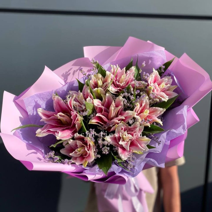 Букет пионовидных лилий №4 в Красной Поляне