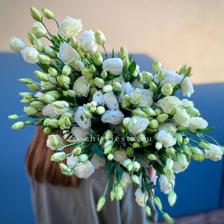 Охапка эустомы в Красной Поляне