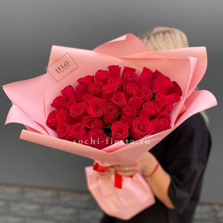 35 красных роз в Красной Поляне