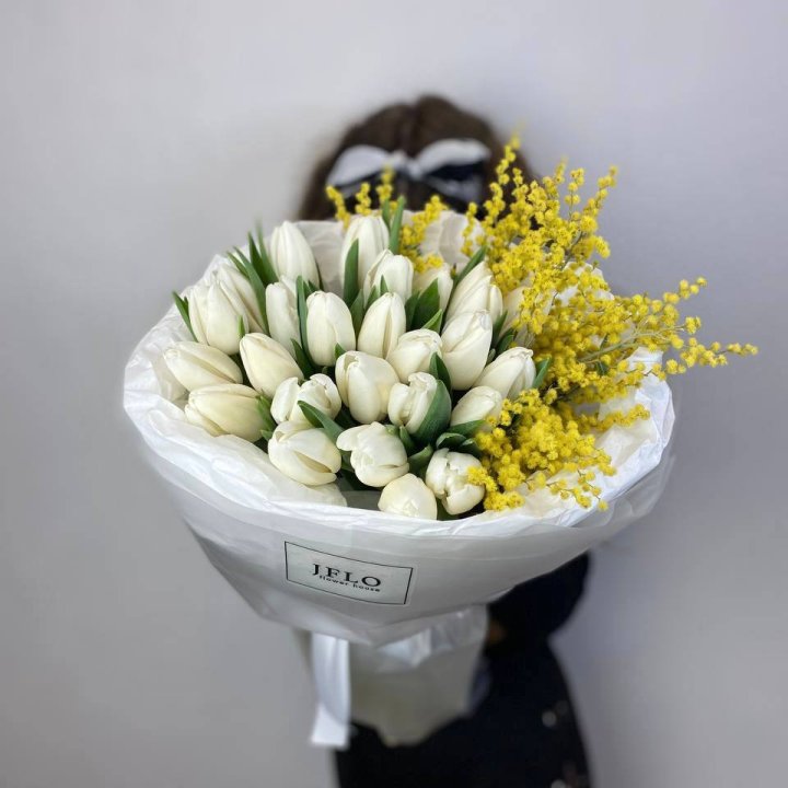 Дуо тюльпан и мимоза в Красной Поляне