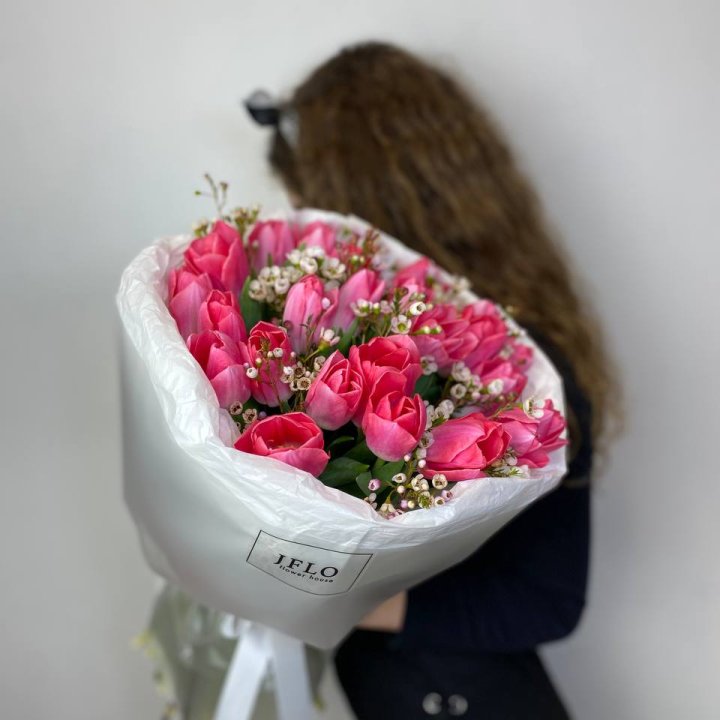 Дуо тюльпаны с хамелациумом с доставкой в Красной Поляне