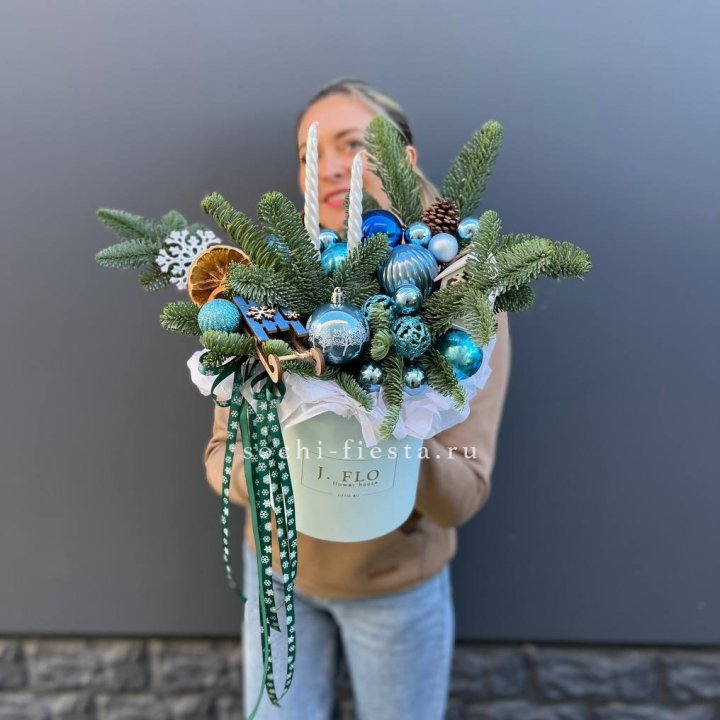 Композиция "Merry Christmas Box BLUE" в Красной Поляне