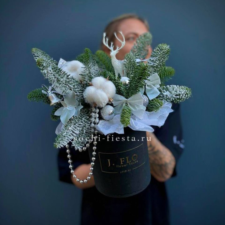 Композиция "Merry Christmas Box WHITE" в Красной Поляне