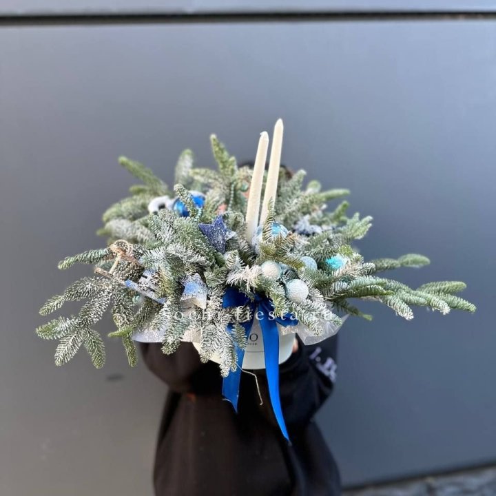 Новогодняя композиция в коробке "Blue" в Красной Поляне