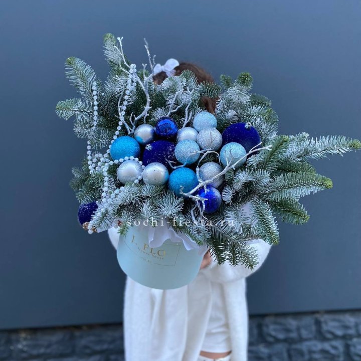 Композиция "Голубая бездна" в Красной Поляне