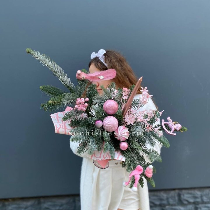 Композиция бокал розовый в Красной Поляне