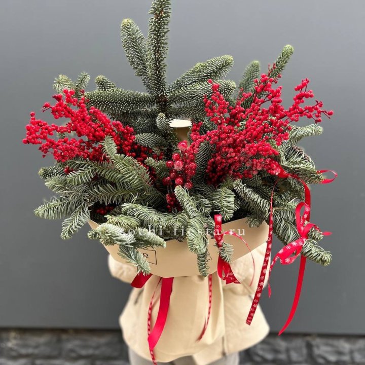 Букет нобилиса и ягод в Красной Поляне