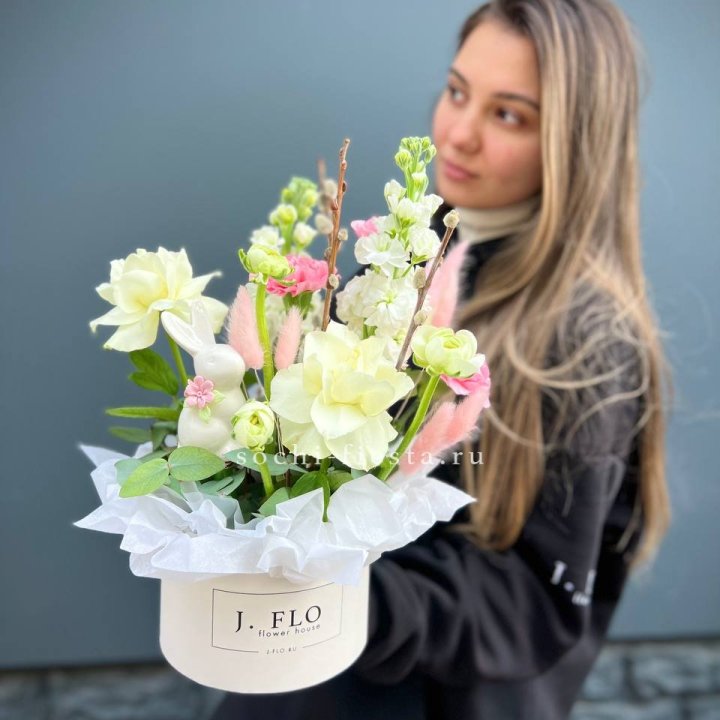 Цветочный бокс "Пасхальная композиция" в Красной Поляне