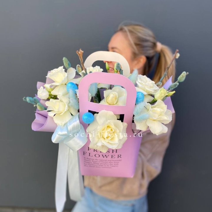 Цветочная сумочка "Пасхальная композиция" в Красной Поляне