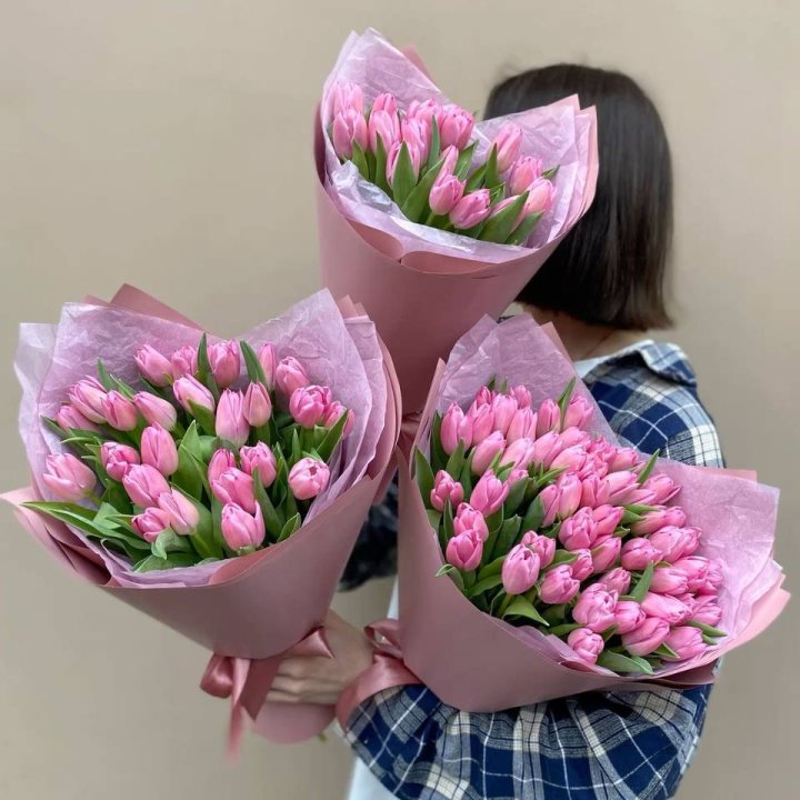 Букет розовых тюльпанов в Красной Поляне