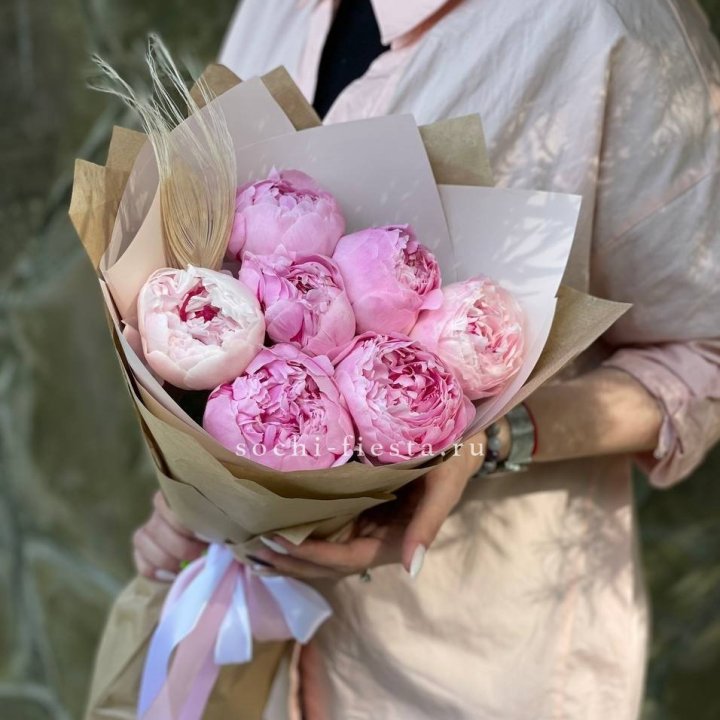 Букет пионов "Венди" в Красной Поляне