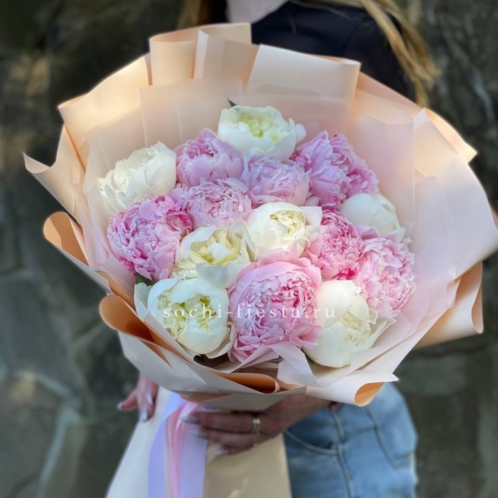 Букет 15 зефирных пионов в Красной Поляне