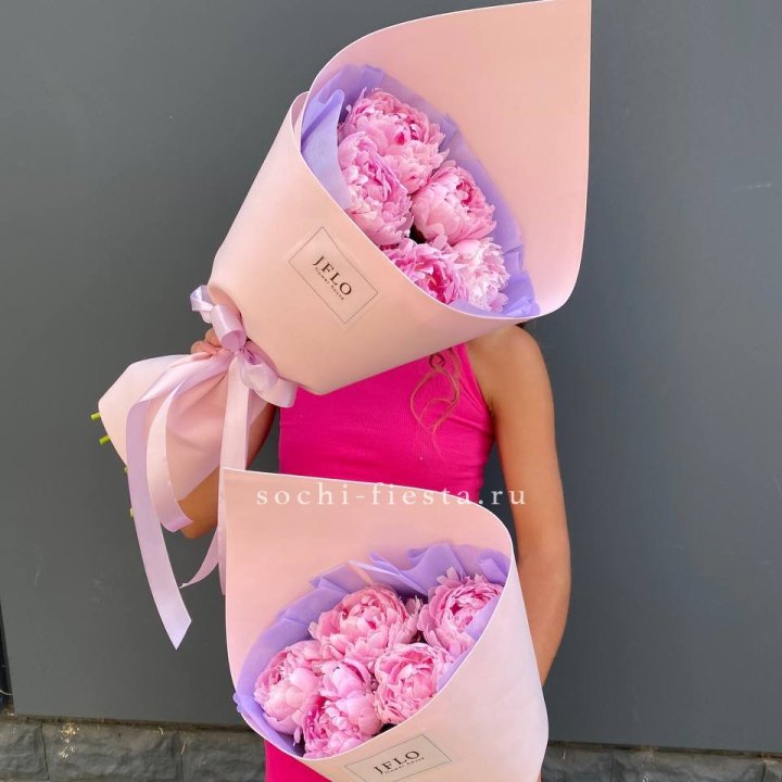 Букет из 5 пионов в Красной Поляне