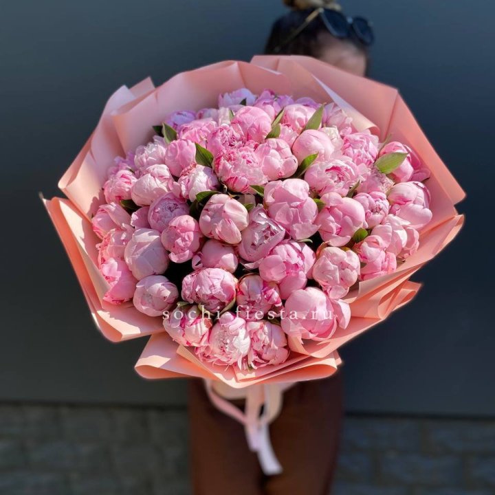 Нежный букет 51 пионов  в Красной Поляне