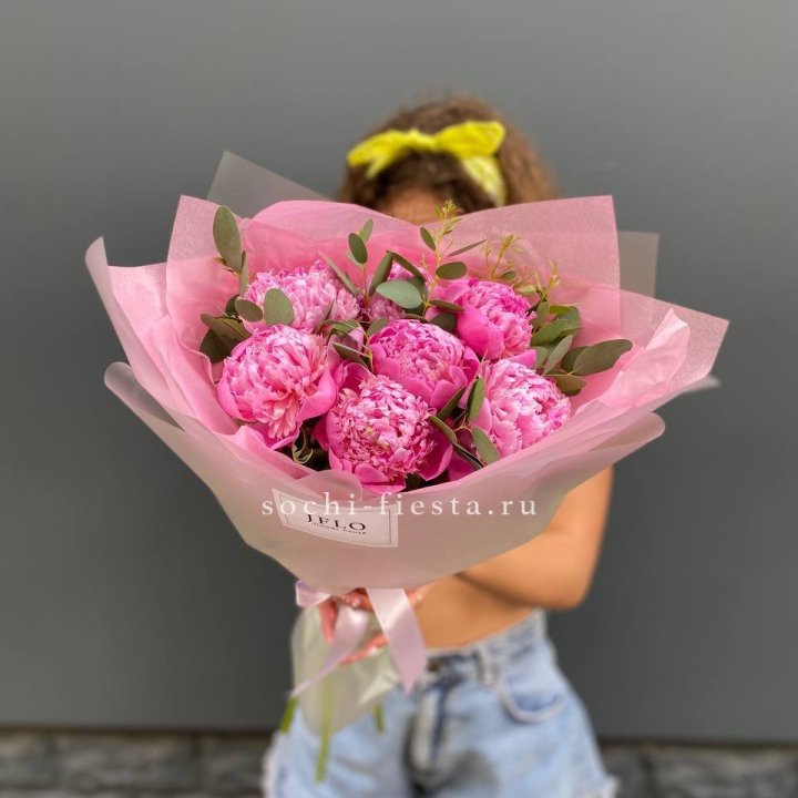 7 ярких пионов в оформлении в Красной Поляне