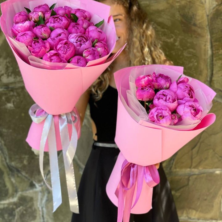 Букет ярких пионов  в Красной Поляне