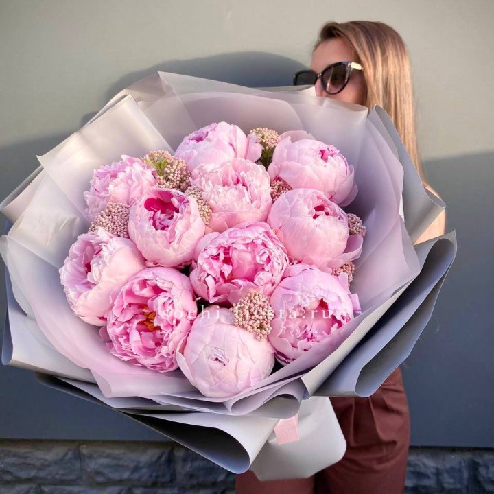 Букет с пионами "Стайл" в Красной Поляне